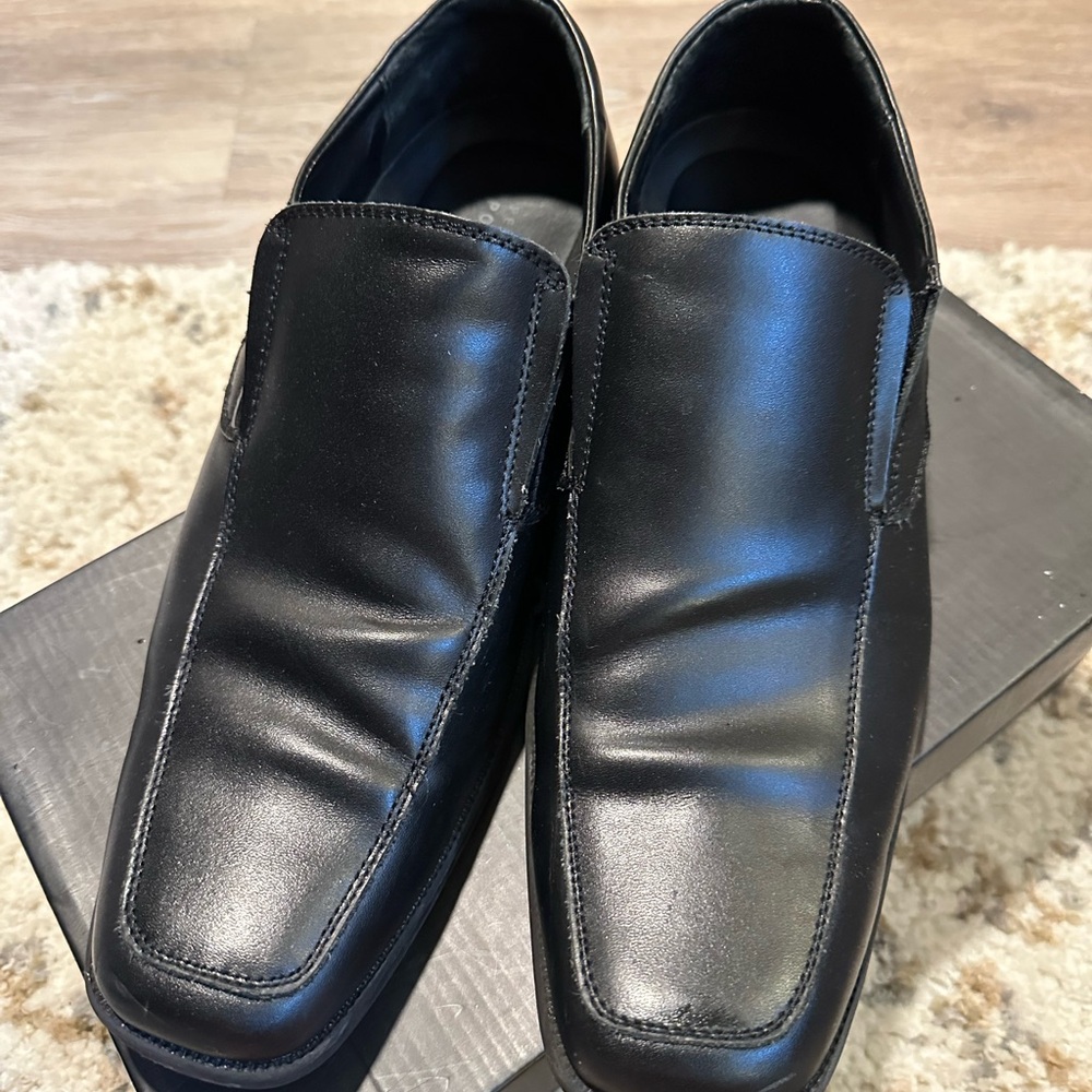 Men’s size 11 Perry Ellis Leather Shoes